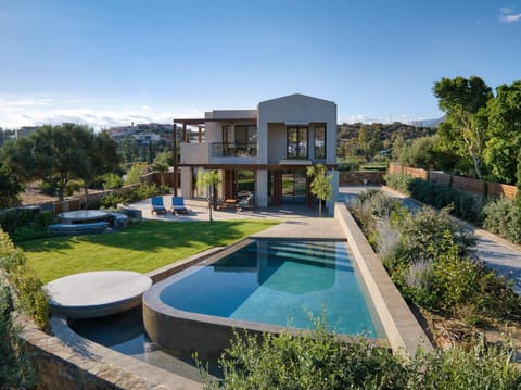 Property building, Garden, Swimming pool