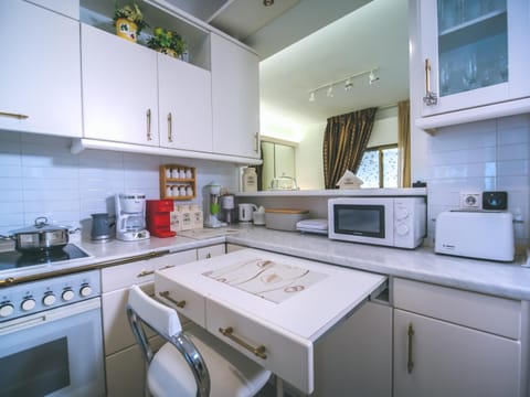 Coffee/tea facilities, Kitchen or kitchenette, minibar, pet friendly, stove, toaster