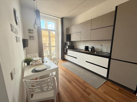 Kitchen or kitchenette, Dining area, dishwasher, stove