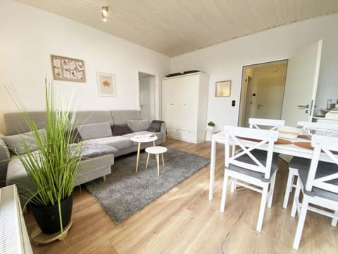 Ferien im Wangerland - Haus Wiesenweg - Ferienwohnung 1 1OG Apartment in Wangerland