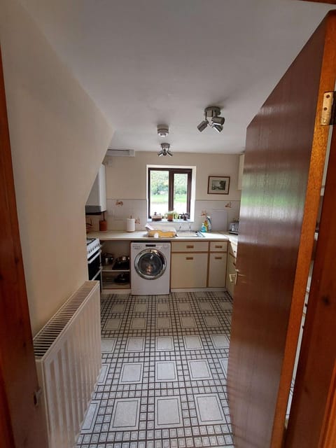 Kitchen or kitchenette, oven, stove, washing machine