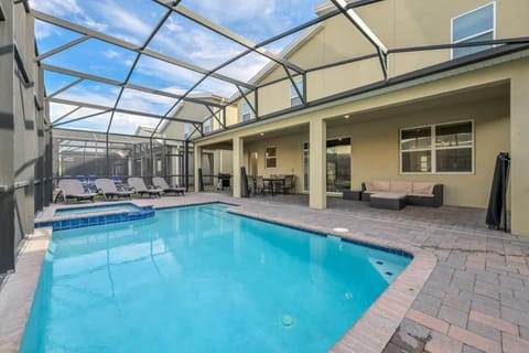 Charming Home Ideal Location Spacious Game Room House in Kissimmee