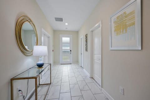 Charming Home Ideal Location Spacious Game Room House in Kissimmee