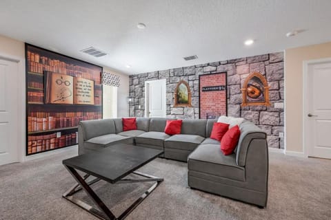 Charming Home Ideal Location Spacious Game Room House in Kissimmee