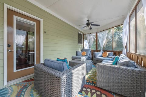 Historic College park w/ Backyard porch & patio Apartment in College Park