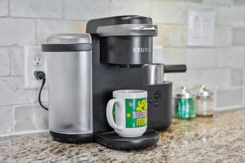 Historic College park w/ Backyard porch & patio Apartment in College Park