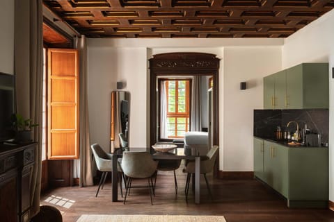 Kitchen or kitchenette, Living room, Seating area