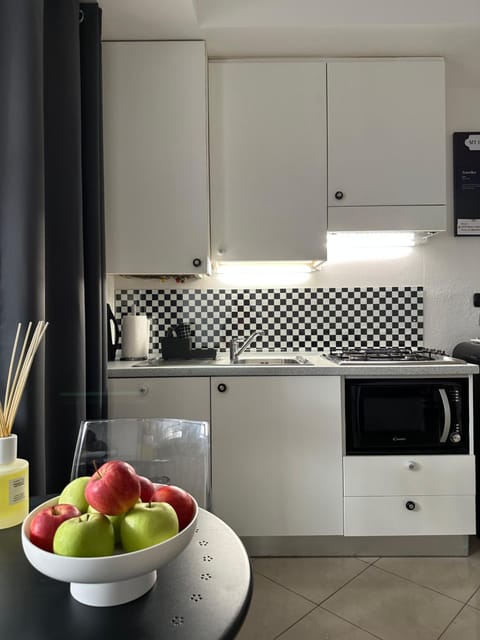 Kitchen or kitchenette, Food and drinks, dishwasher, minibar, stove