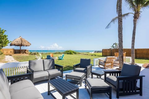 Salty Dog direct oceanfront luxurious retreat! House in Melbourne