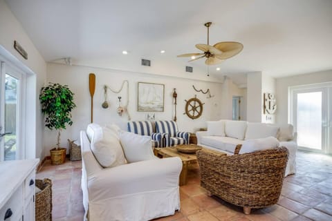 Salty Dog direct oceanfront luxurious retreat! House in Melbourne