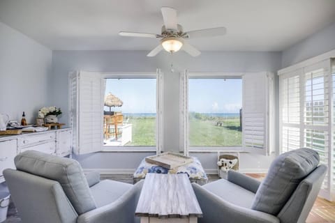 Salty Dog direct oceanfront luxurious retreat! House in Melbourne