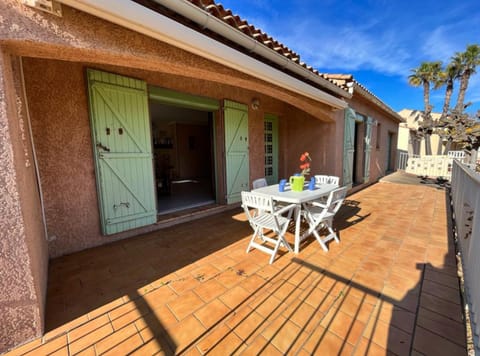 Patio, Dining area