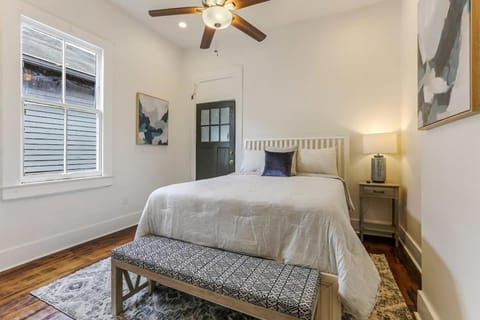 5Bed StreetCar Retreat w Outdoor Entertaining Apartment in New Orleans