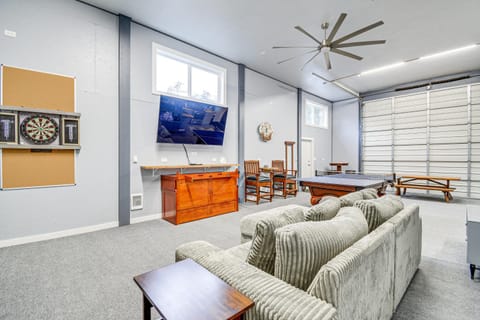 Westport Home with Hot Tub 2 Blocks to Beach! House in Westport