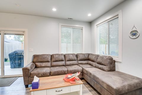 Westport Home with Hot Tub 2 Blocks to Beach! House in Westport