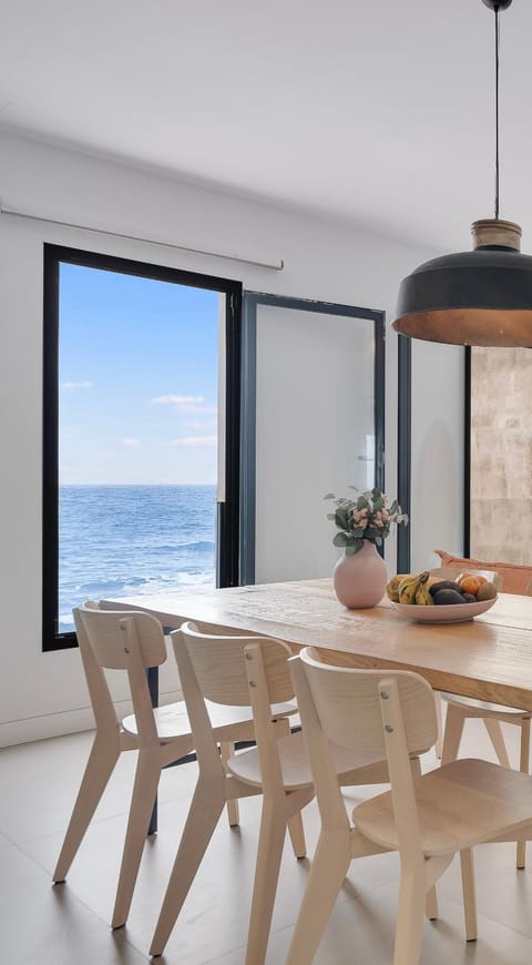 Natural landscape, View (from property/room), Balcony/Terrace, Seating area, Dining area, Sea view