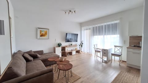 TV and multimedia, Kitchen or kitchenette, Living room, Seating area, Dining area