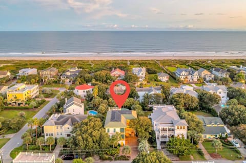 CM3008: 3008 Cameron Blvd. House in Isle of Palms