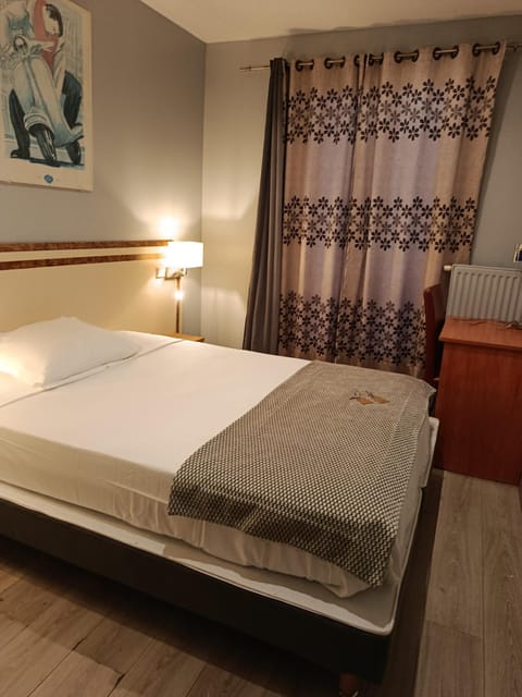 hotel azur Hotel in Paris