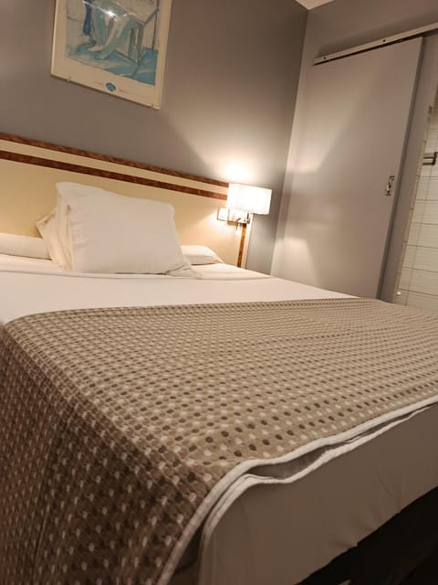 hotel azur Hotel in Paris