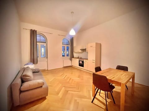 Kitchen or kitchenette, Living room, Seating area, Dining area