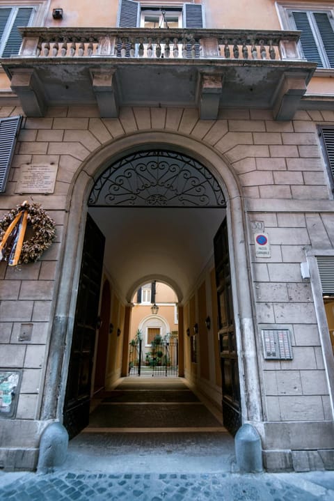 Facade/entrance