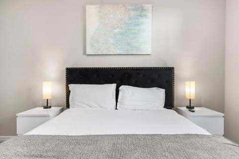 Contemporary Haven with Modern Amenities Apartment in Melbourne