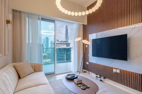 TV and multimedia, View (from property/room), Living room, City view