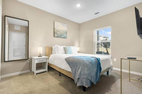 Chic 2 BD/2 BA Condo: Serene Escape in Melbourne Apartment in Melbourne