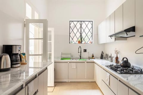 Kitchen or kitchenette, Internal: Not applicable to any particular room