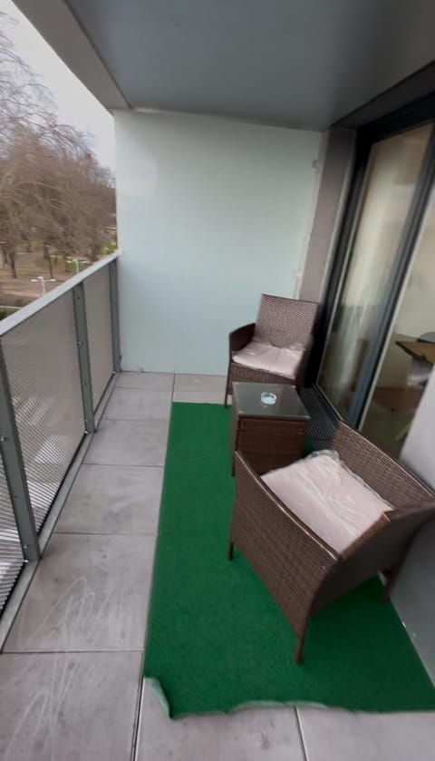 Agréable 3 pièces avec Parking proche Gare et Paris by immo Kit bnb Apartment in Saint-Denis, France