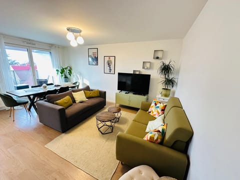 Agréable 3 pièces avec Parking proche Gare et Paris by immo Kit bnb Apartment in Saint-Denis, France