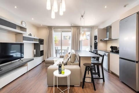Communal lounge/ TV room, TV and multimedia, Kitchen or kitchenette, Living room, Seating area, Dining area, Evening entertainment, dishwasher, minibar, oven, pet friendly, stove