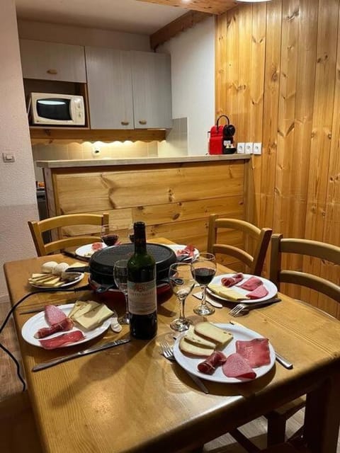 Kitchen or kitchenette, Food