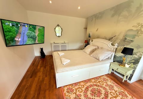 TV and multimedia, Seating area