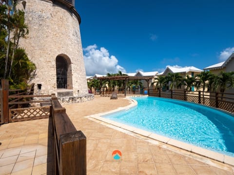 Day, Swimming pool, sunbed
