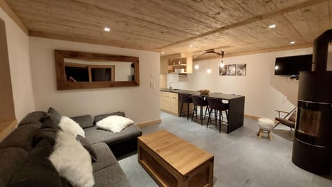 Communal lounge/ TV room, TV and multimedia, Kitchen or kitchenette, Living room, Seating area, Dining area