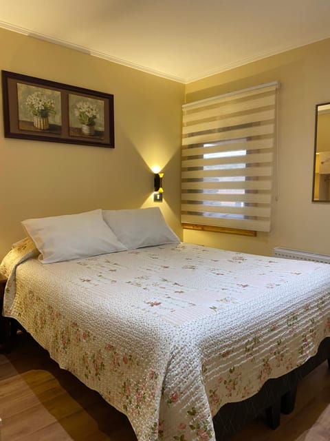 Shower, Bed, Bathroom, TV and multimedia, Bedroom, Bath, heating
