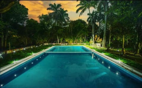 Swimming pool