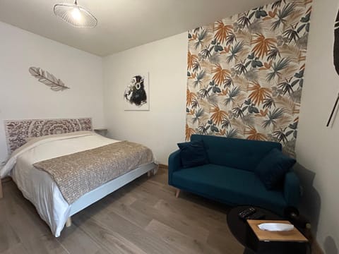 Bed, Living room