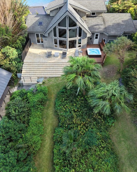 Property building, Day, Natural landscape, Garden, Garden view