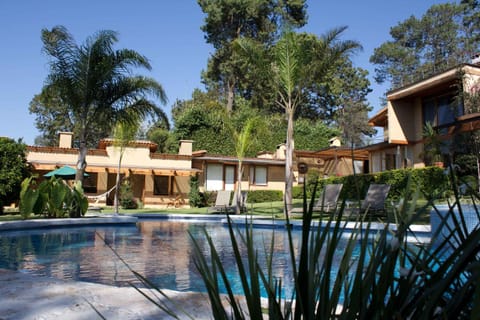 Facade/entrance, Swimming pool