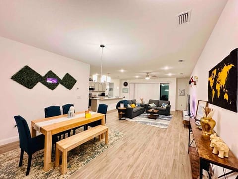 Living room, Seating area, Dining area