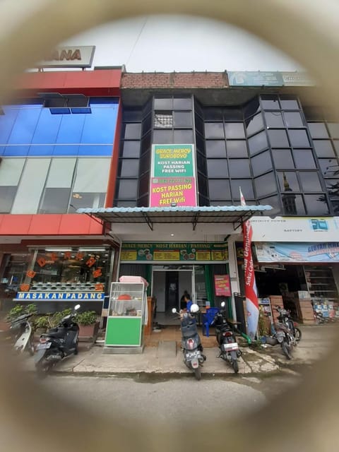 Facade/entrance