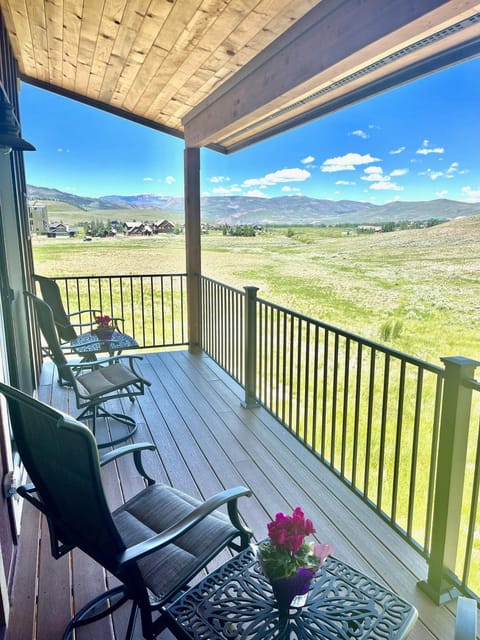 Spring, Day, Natural landscape, View (from property/room), Balcony/Terrace, Mountain view