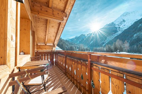 Day, Natural landscape, View (from property/room), Balcony/Terrace, Mountain view