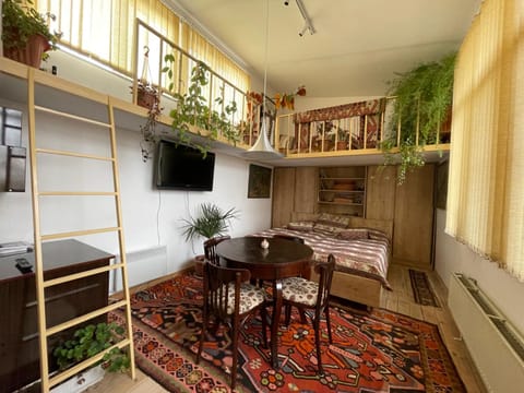 Bed, Living room, Seating area, Dining area