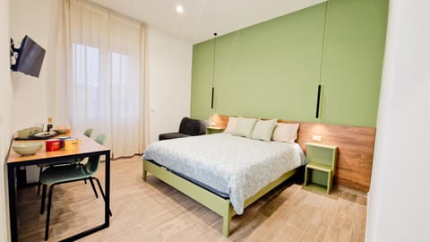 Bed, TV and multimedia, Photo of the whole room, Bedroom, hair dresser