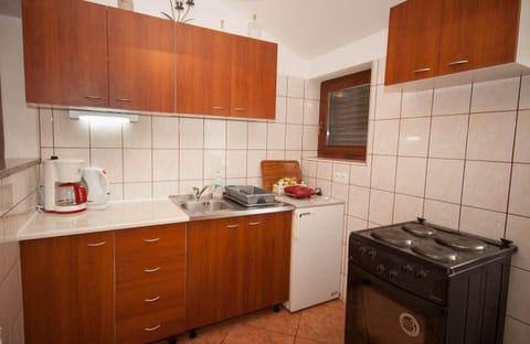 Galerie-Apartment 400 Meter zum Strand Apartment in Lika-Senj County
