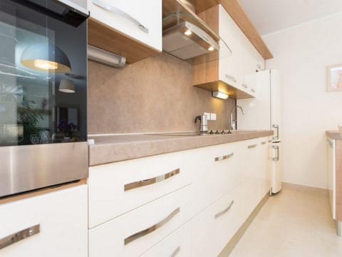 Strandnahe schöne Ferienwohnung mit Klima, WiFi Apartment in Lika-Senj County